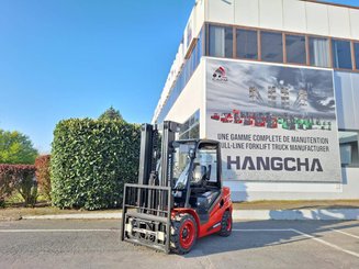 Four wheel front forklift Hangcha XF35D-2