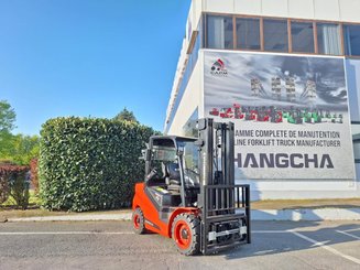 Four wheel front forklift Hangcha XF35D-2
