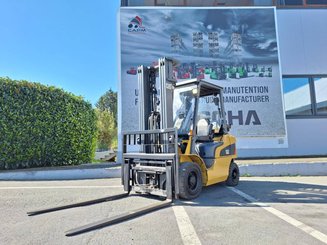 Four wheel front forklift Caterpillar GP25NT