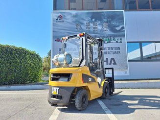 Four wheel front forklift Caterpillar GP25NT