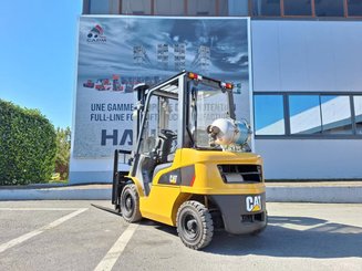 Four wheel front forklift Caterpillar GP25NT