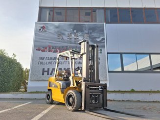 Four wheel front forklift Caterpillar GP30NT