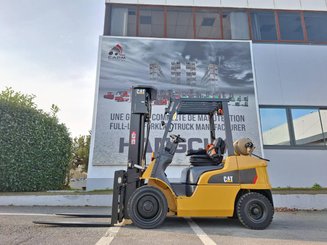 Four wheel front forklift Caterpillar GP30NT