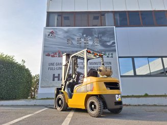 Four wheel front forklift Caterpillar GP30NT