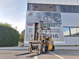 Four wheel front forklift Caterpillar GP30NT