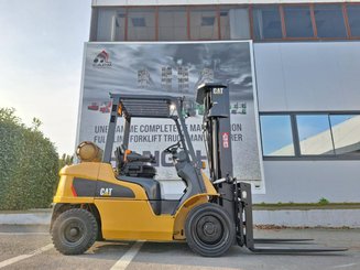 Four wheel front forklift Caterpillar GP30NT