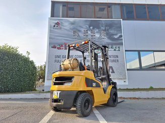 Four wheel front forklift Caterpillar GP30NT