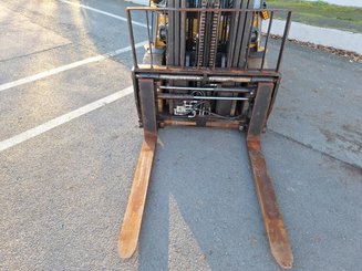 Four wheel front forklift Caterpillar GP35NT