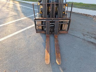 Four wheel front forklift Caterpillar GP35NT