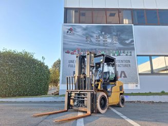 Four wheel front forklift Caterpillar GP35NT