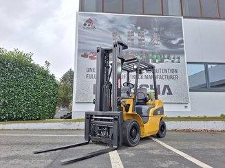 Four wheel front forklift Caterpillar GP25NT