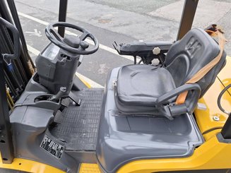 Four wheel front forklift Caterpillar GP25NT