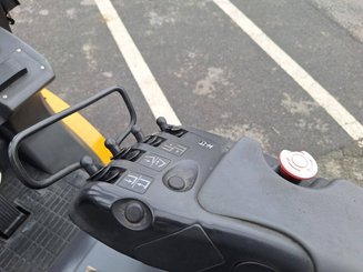 Four wheel front forklift Caterpillar GP25NT