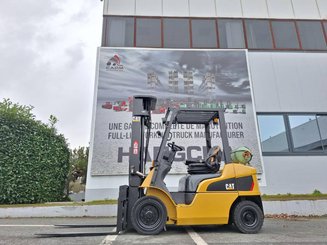 Four wheel front forklift Caterpillar GP25NT