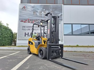 Four wheel front forklift Caterpillar GP25NT