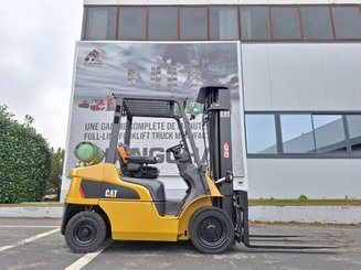 Four wheel front forklift Caterpillar GP25NT