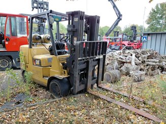 Four wheel front forklift Caterpillar GC55K - 1