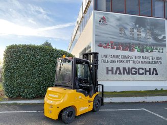 Four wheel front forklift Hangcha XE25i ( CPD25-XEY2HA-SI )