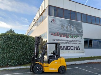 Four wheel front forklift Hangcha XE25i ( CPD25-XEY2HA-SI )