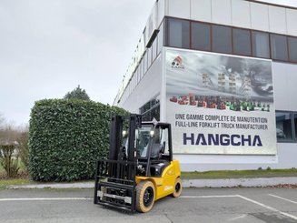 Four wheel front forklift Hangcha XE30i ( CPD30-XEY2HA-SI )