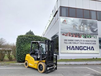 Four wheel front forklift Hangcha XE30i ( CPD30-XEY2HA-SI )