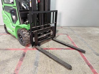 Four wheel front forklift Hangcha XC25i-2 (CPD25-XCY2-SI) 