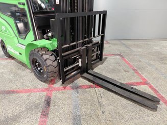 Four wheel front forklift Hangcha XC25i-2 (CPD25-XCY2-SI) 