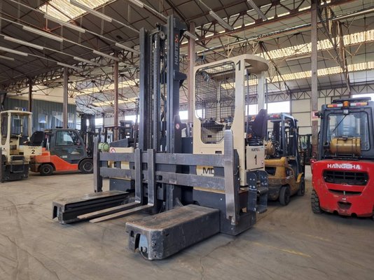 Multidirectional sideloader Hubtex MD45 - 1