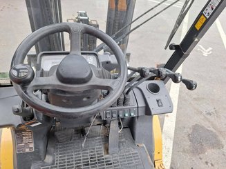 Four wheel front forklift Caterpillar GP25N - 15
