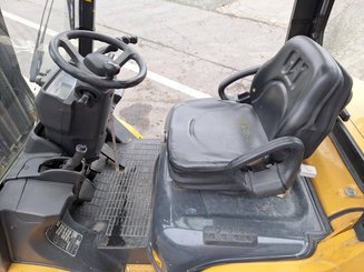 Four wheel front forklift Caterpillar GP25N - 14