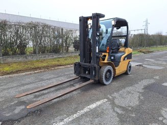 Four wheel front forklift Caterpillar GP25N