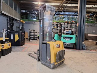 Stacker truck with folding platform Caterpillar NSV16P