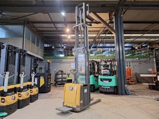 Stacker truck with folding platform Caterpillar NSV16P