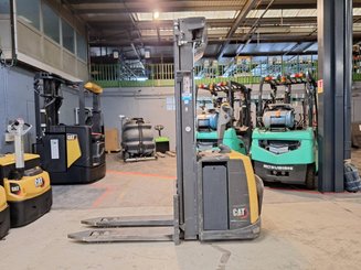 Stacker truck with folding platform Caterpillar NSV16P