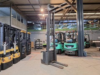 Pedestrian pallet stacker Crown WE2300-16