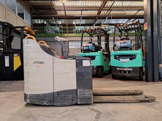 Stand-on pallet truck Crown WT3040 2.00