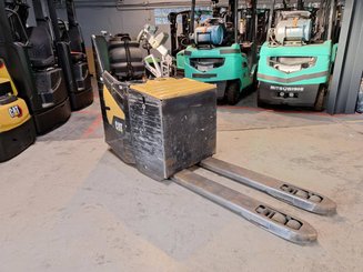 Pedestrian pallet truck Caterpillar NPF25N2 - 1