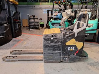 Pedestrian pallet truck Caterpillar NPF25N2