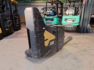 Pedestrian pallet truck Caterpillar NPF25N2