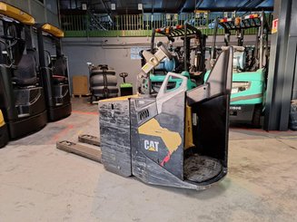 Pedestrian pallet truck Caterpillar NPF25N2
