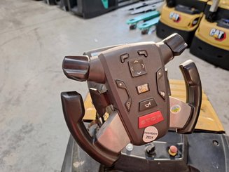 Pedestrian pallet truck Caterpillar NPF25N2 - 11