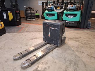 Pedestrian pallet truck Crown WP3020-2.0