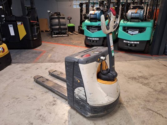 Pedestrian pallet truck Crown WP3020-2.0 - 1