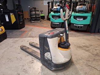 Pedestrian pallet truck Crown WP3020-2.0