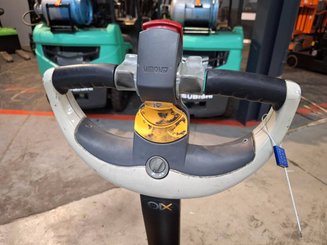 Pedestrian pallet truck Crown WP3020-2.0