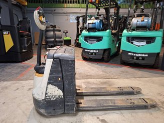 Pedestrian pallet truck Crown WP3020-2.0