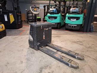 Pedestrian pallet truck Crown WP3020-2.0