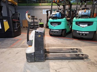 Pedestrian pallet truck Crown WP3010-1.6