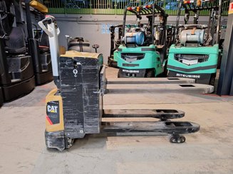 Pedestrian pallet truck Caterpillar NPP20N2E