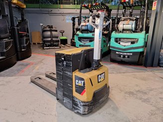 Pedestrian pallet truck Caterpillar NPP20N2E